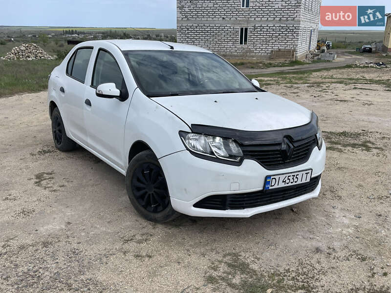 Седан Renault Logan 2015 в 
