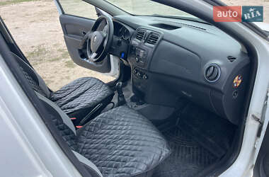 Седан Renault Logan 2015 в 