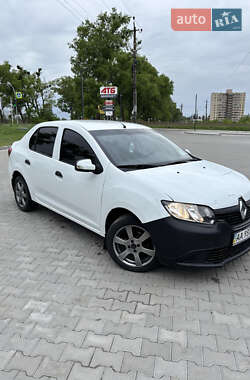 Седан Renault Logan 2013 в 