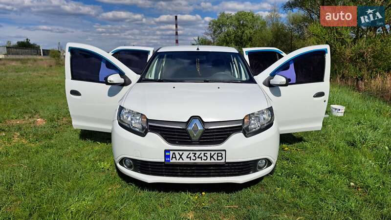 Седан Renault Logan 2013 в 