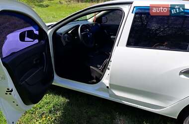 Седан Renault Logan 2013 в 