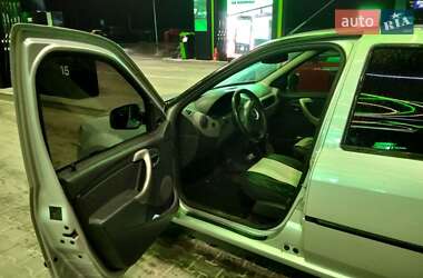 Седан Renault Logan 2010 в 
