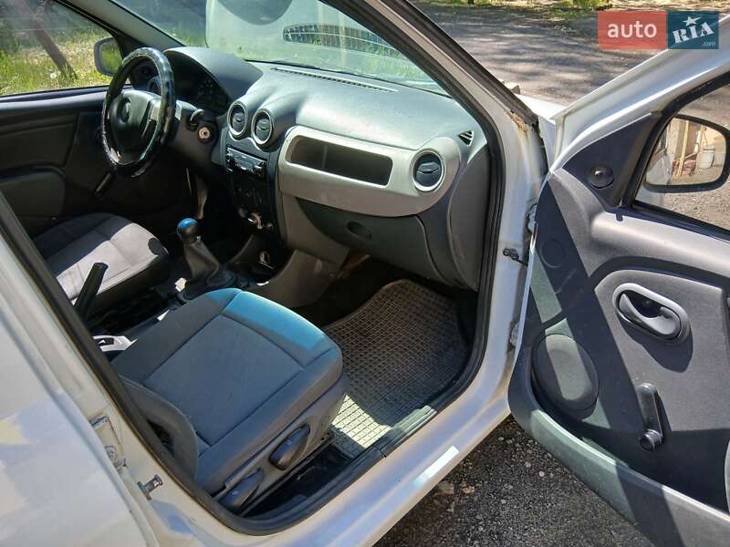 Седан Renault Logan 2011 в Днепре