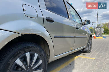 Седан Renault Logan 2010 в 