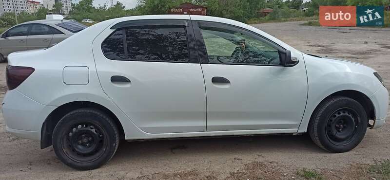 Renault Logan 2013