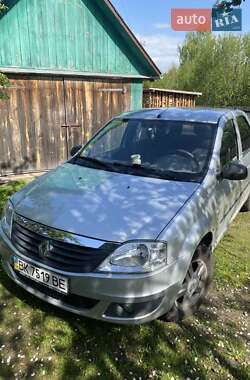 Седан Renault Logan 2012 в 