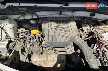Седан Renault Logan 2012 в 