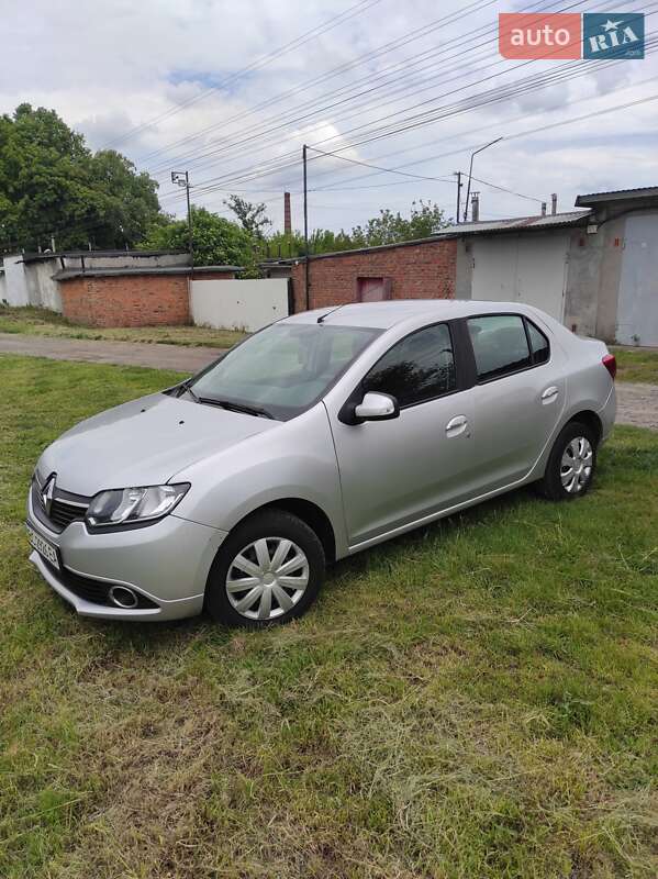 Седан Renault Logan 2013 в 