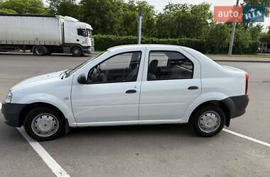 Седан Renault Logan 2012 в 