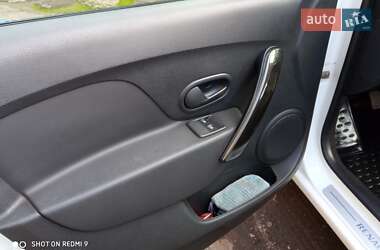 Седан Renault Logan 2016 в 