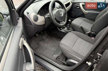 Седан Renault Logan 2011 в 