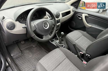 Седан Renault Logan 2011 в 