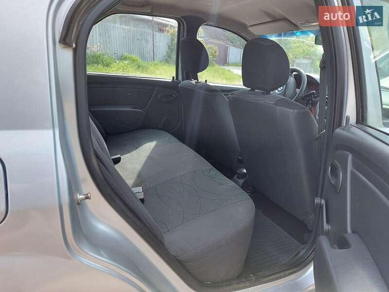 Седан Renault Logan 2012 в Дніпрі