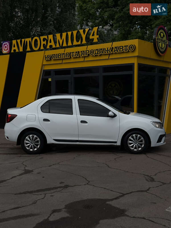 Седан Renault Logan 2018 в Киеве
