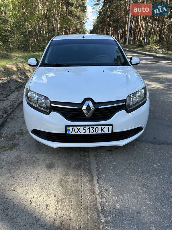 Седан Renault Logan 2015 в 