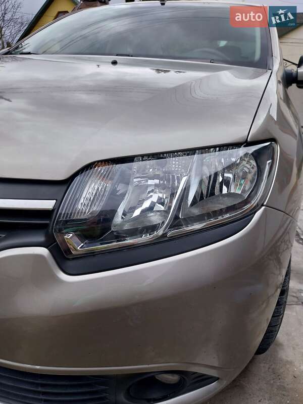 Седан Renault Logan 2015 в Чернівцях
