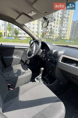 Седан Renault Logan 2011 в 