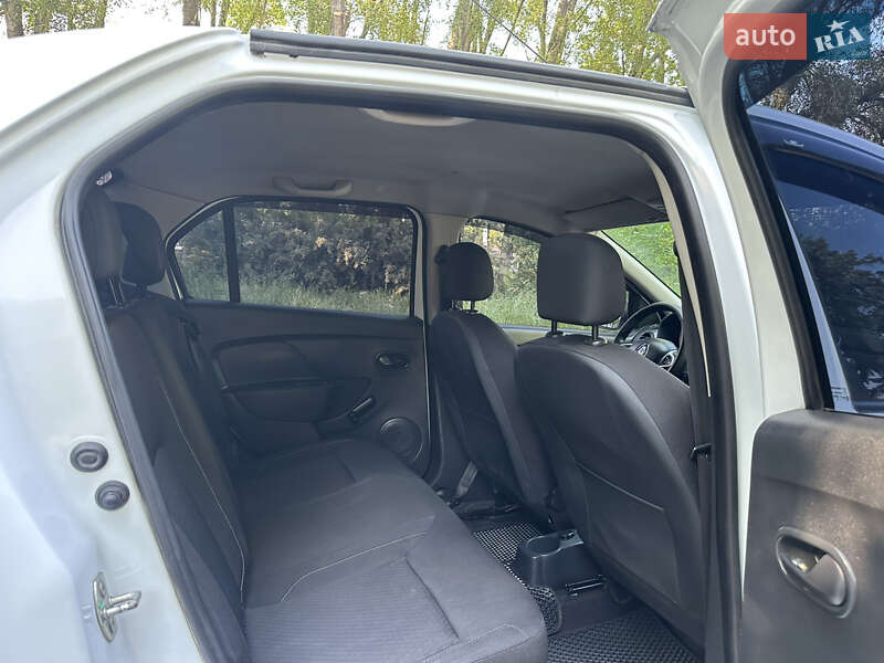 Седан Renault Logan 2019 в Черновцах