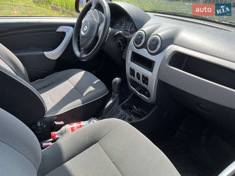 Седан Renault Logan 2012 в Львові