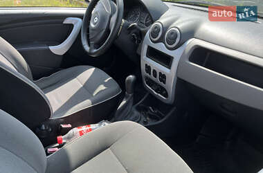 Седан Renault Logan 2012 в 