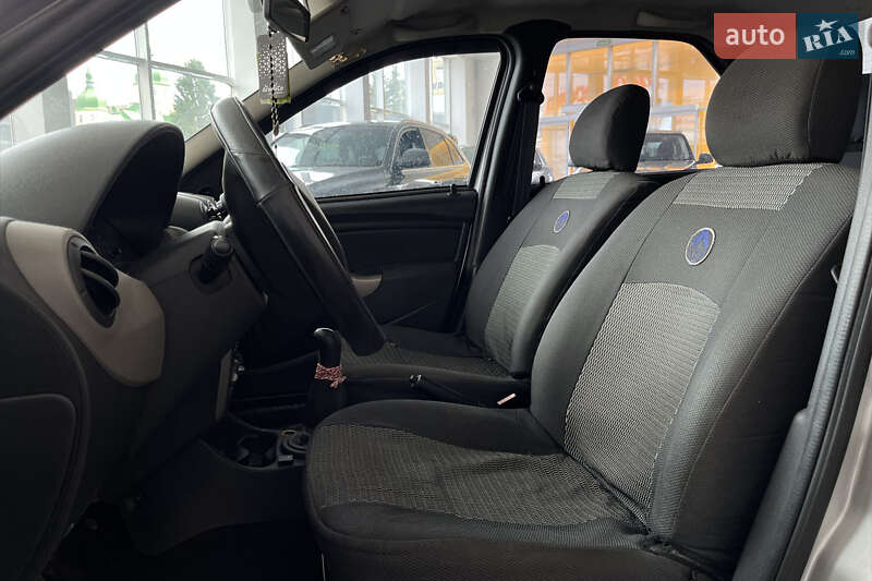 Седан Renault Logan 2010 в Шептицькому