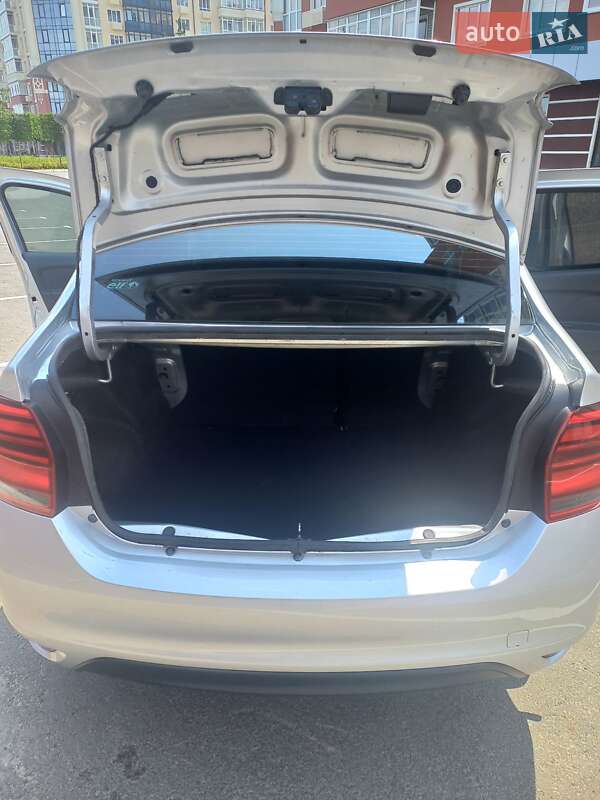 Седан Renault Logan 2018 в Умані