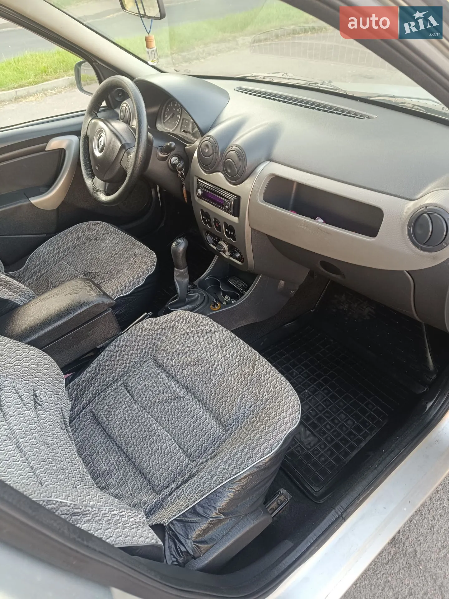 2010 Renault Logan - мініатюра 12