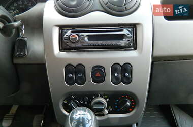 Седан Renault Logan 2011 в 