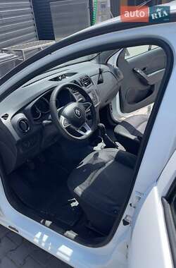 Седан Renault Logan 2017 в 