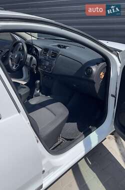 Седан Renault Logan 2017 в 
