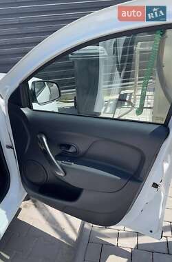 Седан Renault Logan 2017 в 