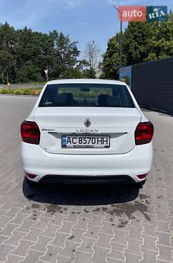 Седан Renault Logan 2017 в 