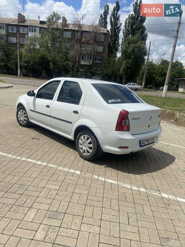 Renault Logan 2011
