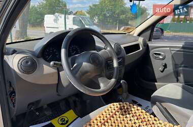 Седан Renault Logan 2010 в 
