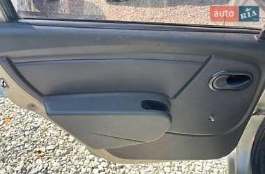 Седан Renault Logan 2010 в 