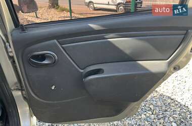 Седан Renault Logan 2010 в 