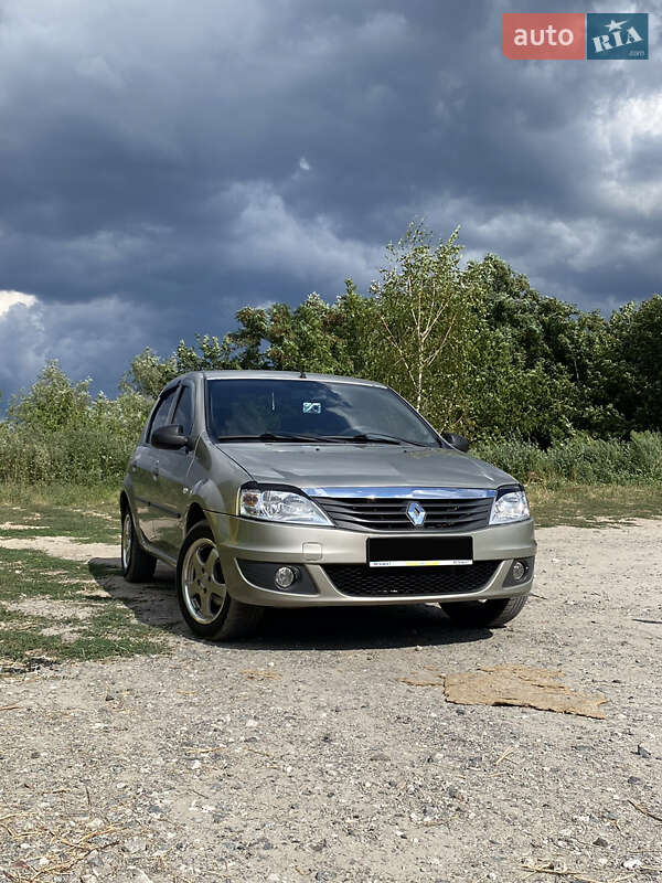 Renault Logan 2010