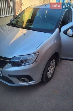 Седан Renault Logan 2016 в 