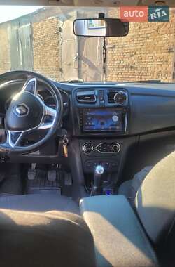 Седан Renault Logan 2016 в 