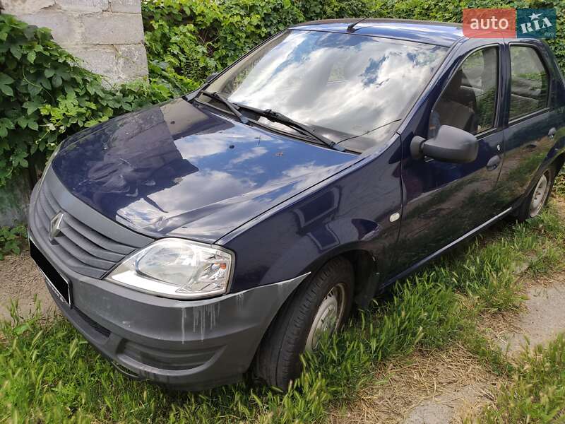 Седан Renault Logan 2010 в 