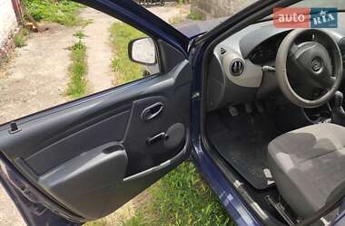 Седан Renault Logan 2010 в 