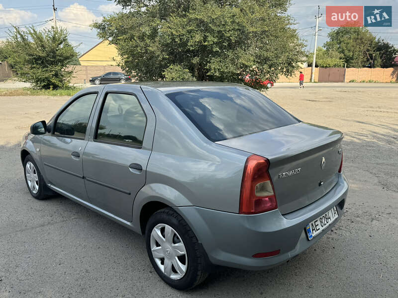 Седан Renault Logan 2010 в Новомосковске