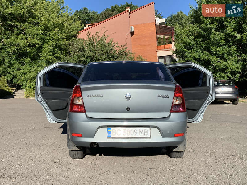 Седан Renault Logan 2010 в Львове