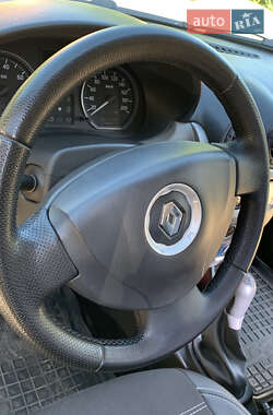 Седан Renault Logan 2010 в 