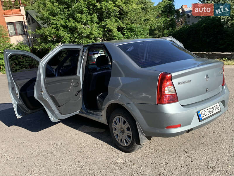 Седан Renault Logan 2010 в Львове