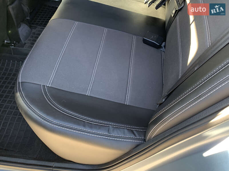 Седан Renault Logan 2010 в Львове
