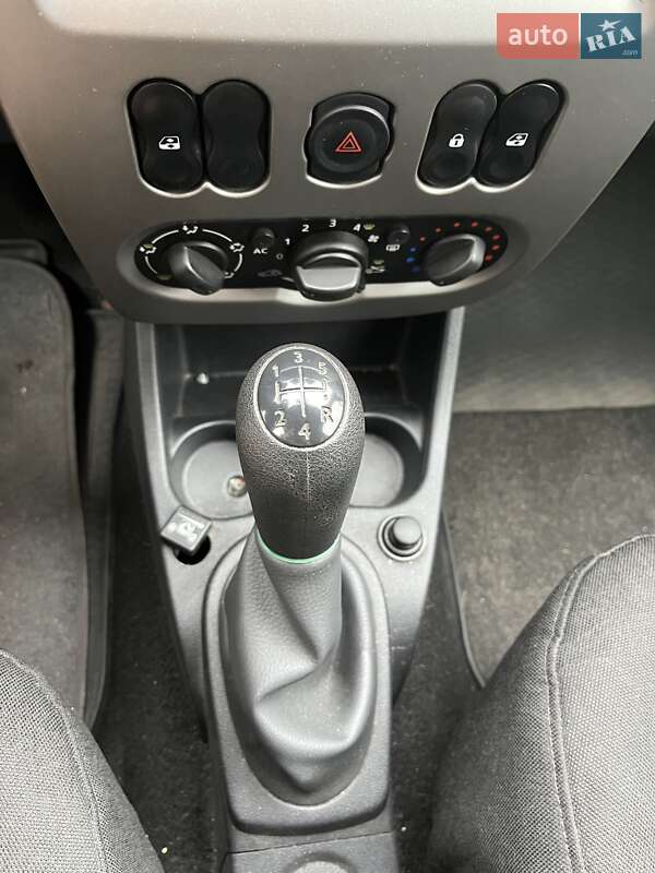 Седан Renault Logan 2012 в Львове