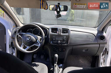 Седан Renault Logan 2017 в 