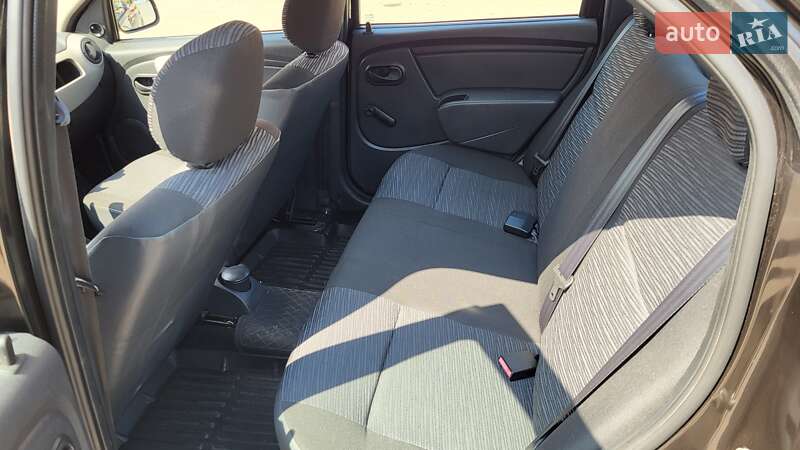 Седан Renault Logan 2012 в Броварах
