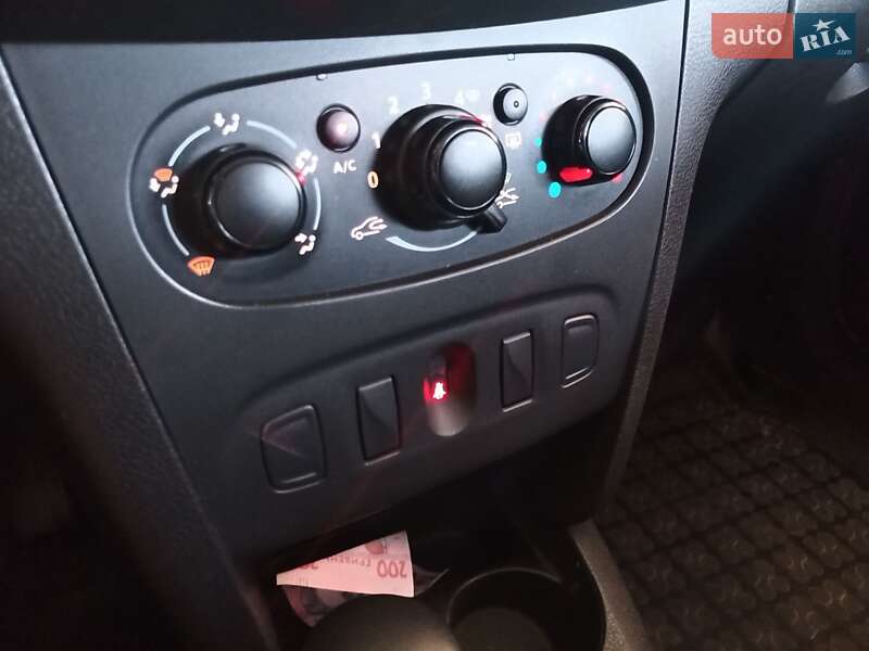 Универсал Renault Logan 2015 в Днепре фото 11 Универсал Renault Logan 2015 в Днепре